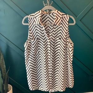 Sleeveless collared Chevron print Express top